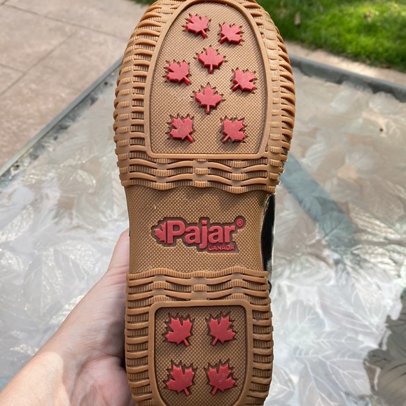 GIRLS Pajar winter boots.  New condition. - Picture 4 of 5